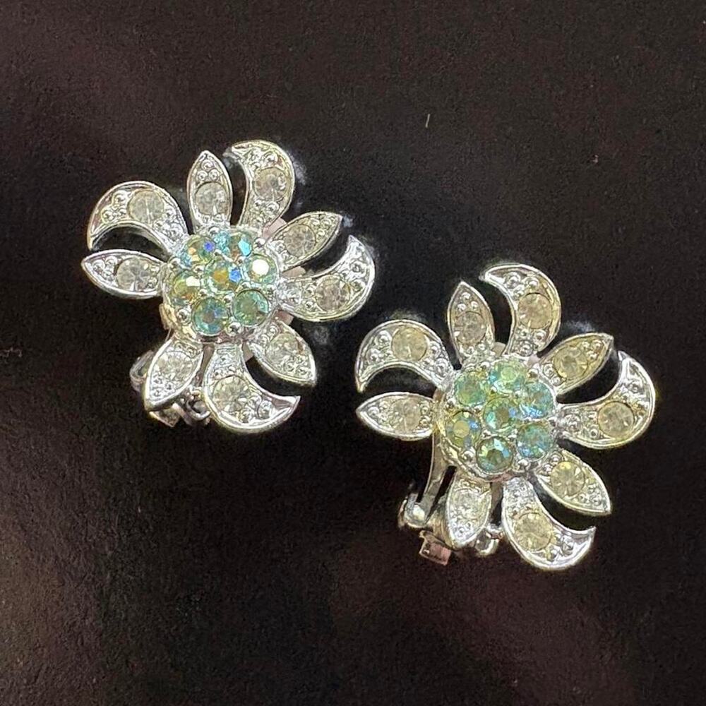 Vintage Sarah Cov mountain flower clip on earrings